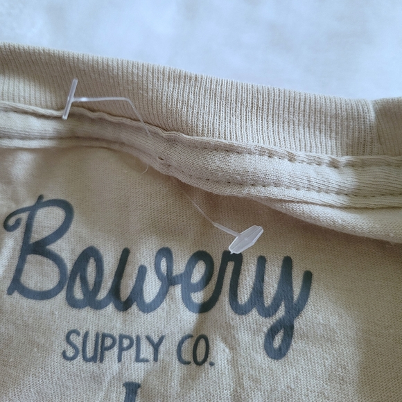 Bowery Supply Co. Raised Fists✊️ Graphic Tee👕 - Picture 6 of 11